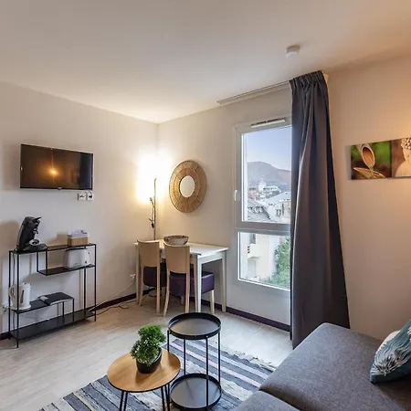 Tithome 2 - Gare, Centre Ville, Vue Montagne Et Chateau Apartment