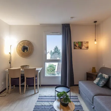 Tithome 2 - Gare, Centre Ville, Vue Montagne Et Chateau *